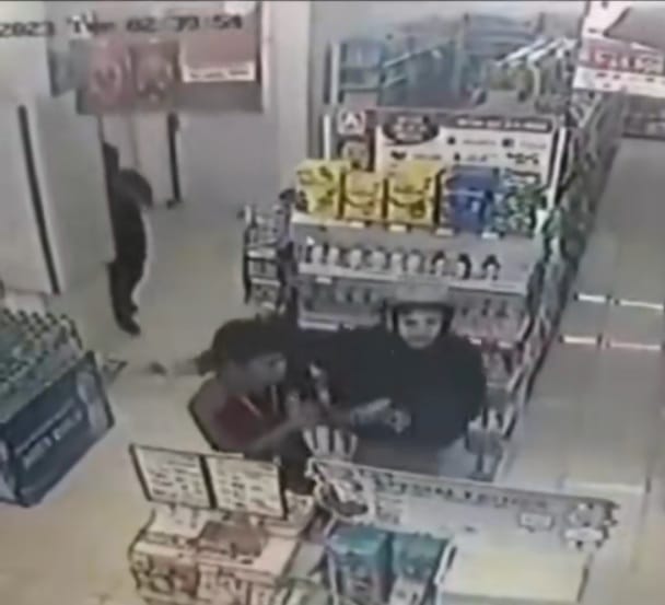 Perampok di Makassar Todong Pakai Samurai Kasir Minimarket, Polisi Buru Pelaku 